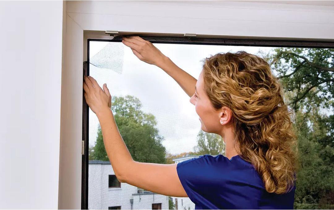 tesa Fliegengitter -Set Standard, 3x 1.1 m x 1.3 m, Anthrazit tesa Fliegengitter -Set Standard, 3x 1.1 m x 1.3 m, Anthrazit