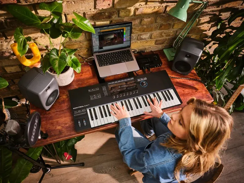 Native Instruments Keyboard Controller Kontrol S49 MK3 inkl. Upgr. 15 Standard