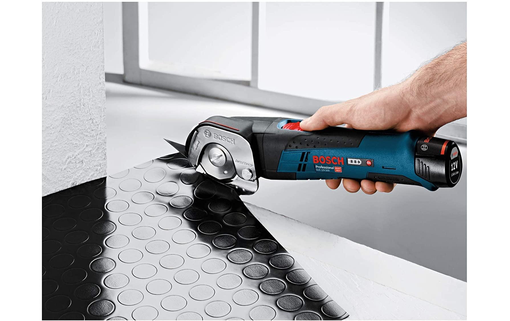 Bosch Professional Akku-Universalschneider GUS 12 V-300 + L-Boxx 102 Solo