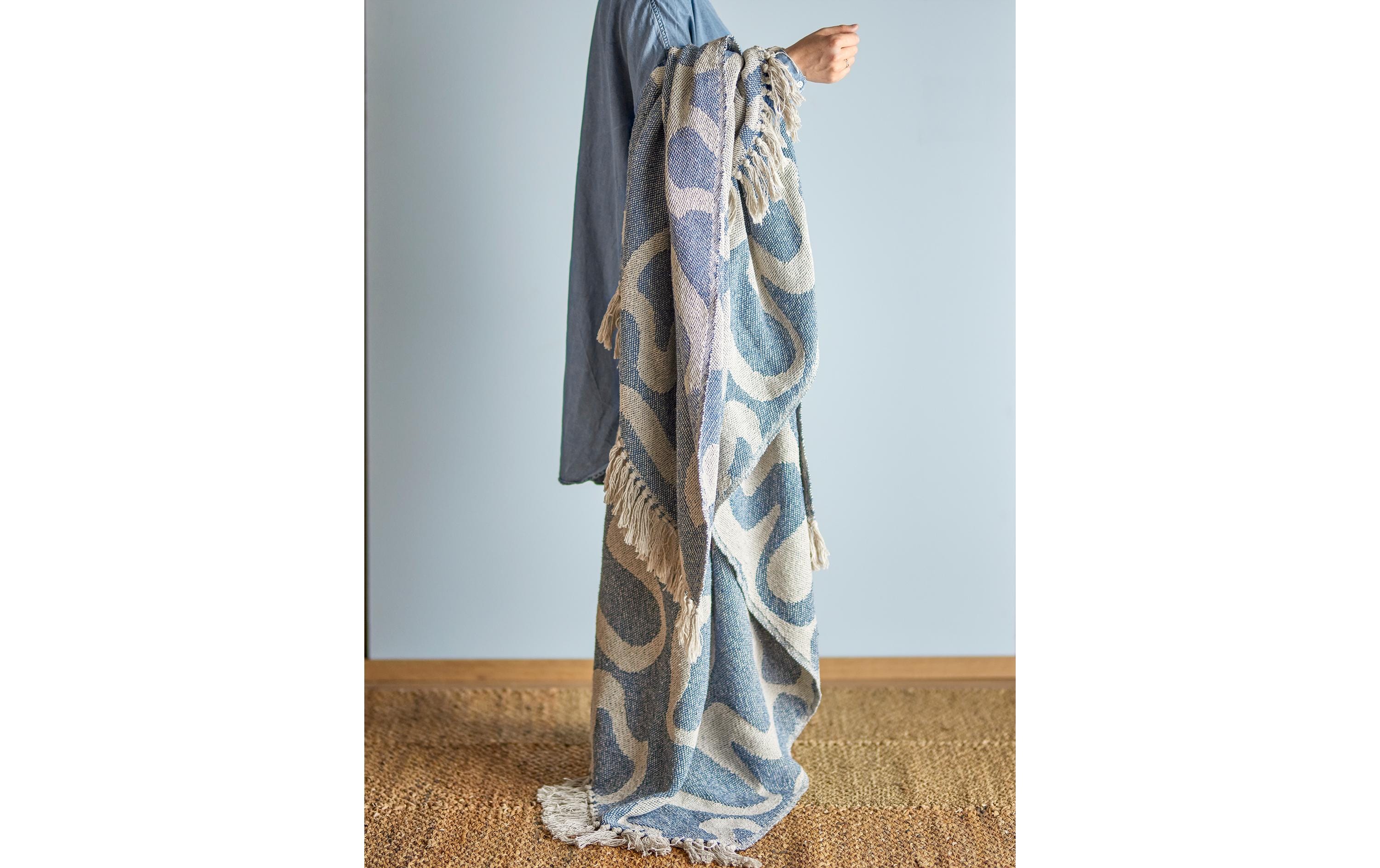 Bloomingville Decke Salobre 160 x 130 cm, Blau/Weiss