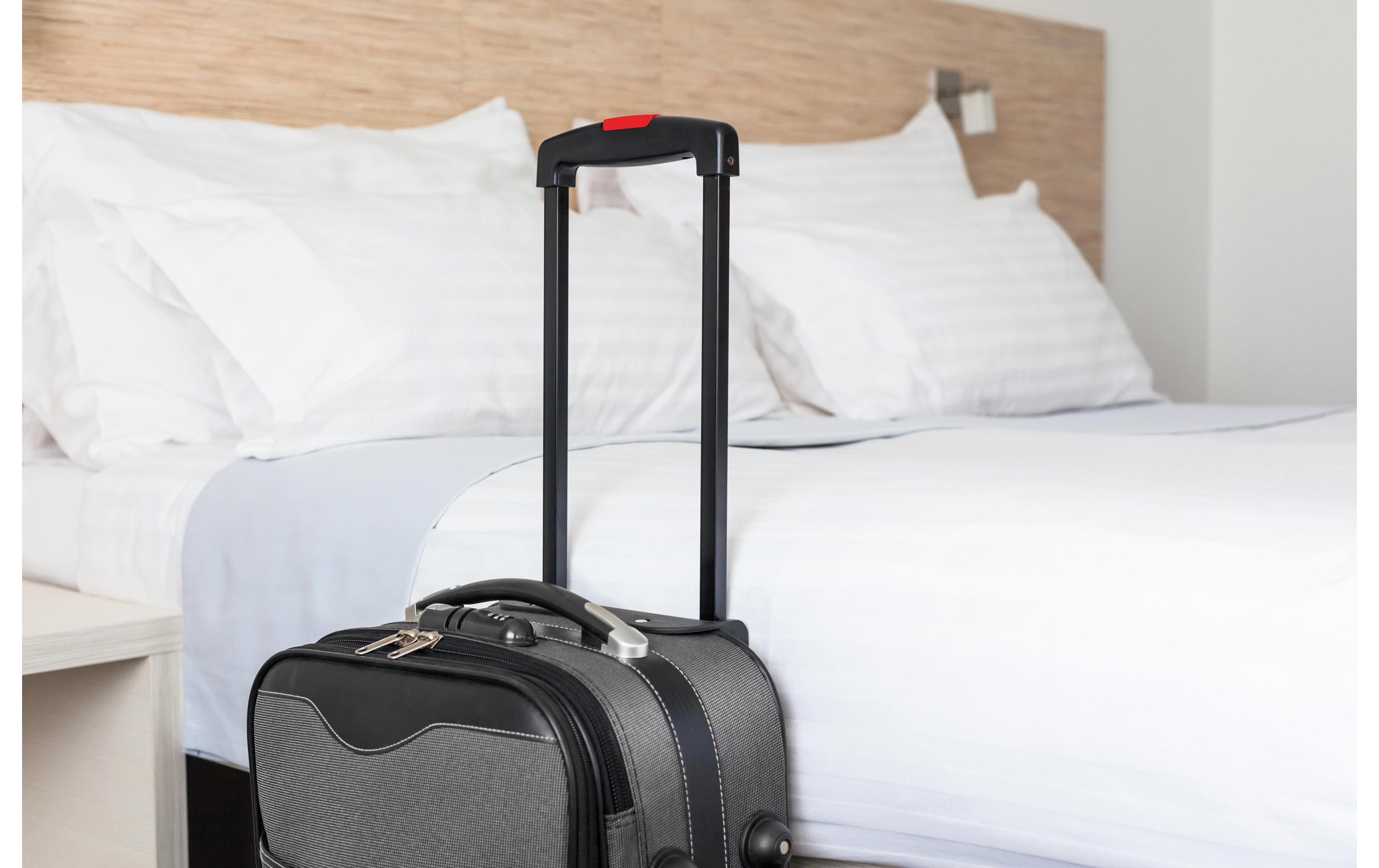 DOR Reisekissen Aronia Travel 32 x 30 / 10 cm