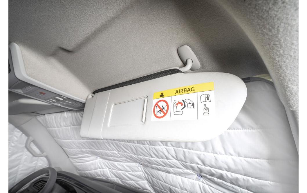 VanSpace Isolierung von Front- und Seitenscheiben, innen VanSpace Isolierung von Front- und Seitenscheiben, innen