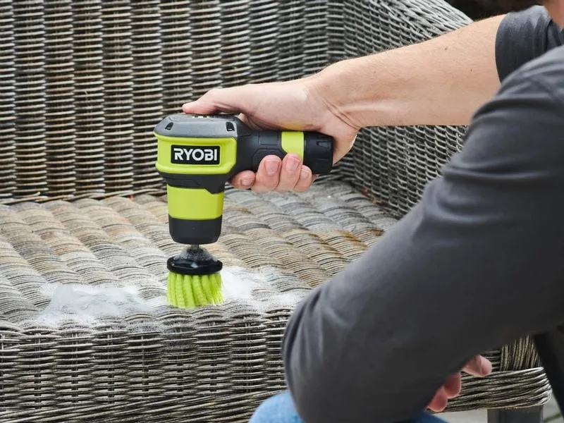 RYOBI Akku-Oberflächenbürste RSCR4 RYOBI Akku-Oberflächenbürste RSCR4