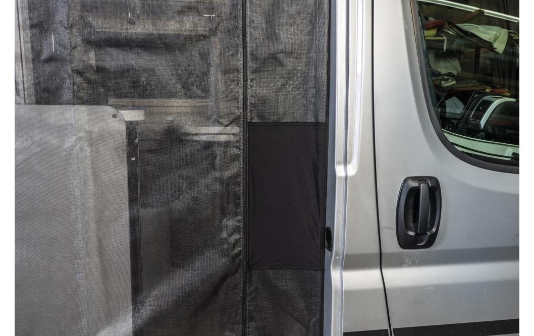 Van Quito Moskitonetz mit Schiebetüren, rechts