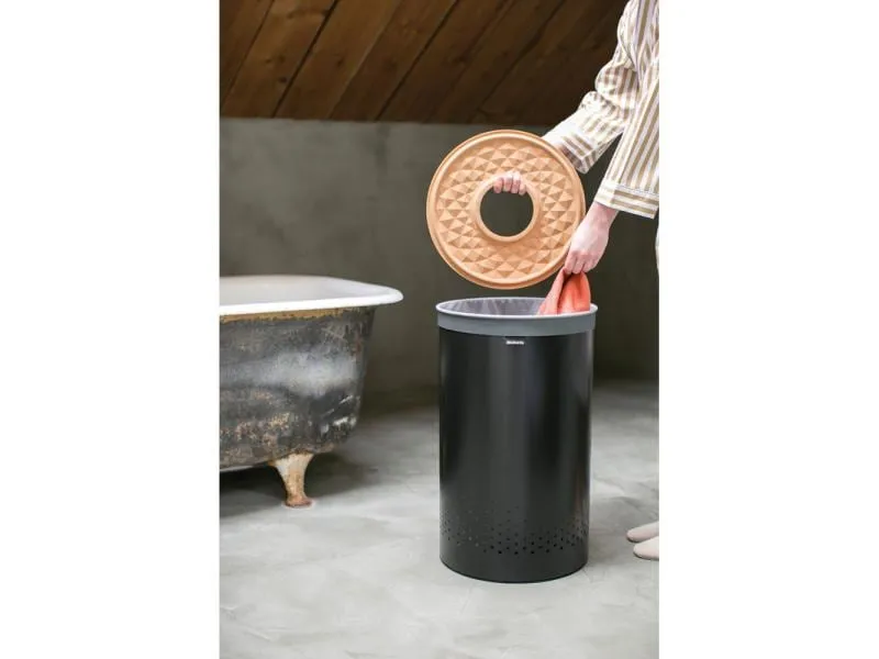 Brabantia Wäschesammler mit Korkdeckel, 60 Liter, Schwarz Brabantia Wäschesammler mit Korkdeckel, 60 Liter, Schwarz