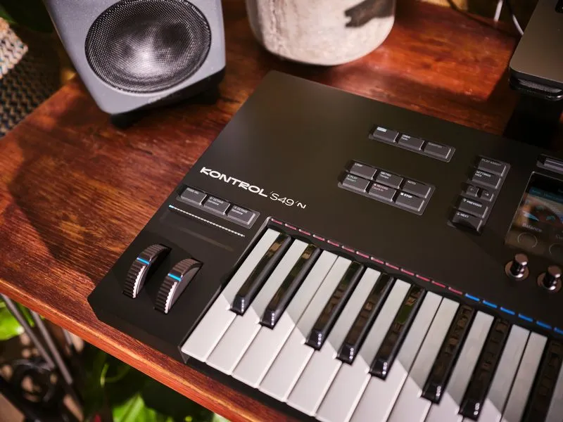 Native Instruments Keyboard Controller Kontrol S49 MK3 inkl. Upgr. 15 Standard