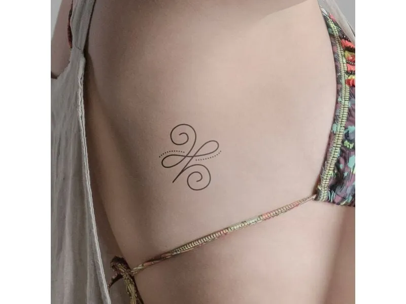 minink Tattoo Stärke Symbol Grösse: S (3.6 cm x 4.1 cm)