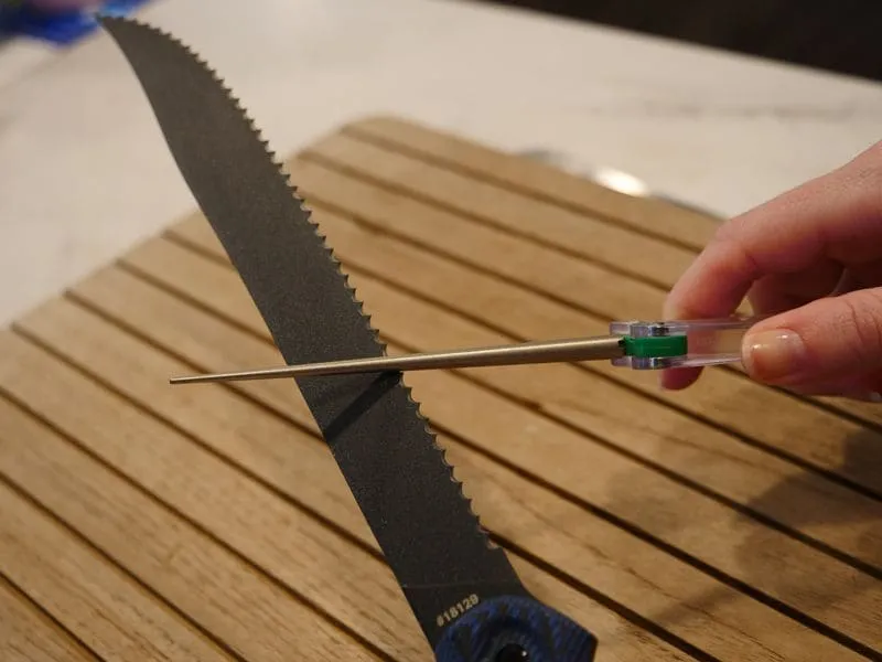 DMT Diafold Serrated Knife Sharpener Extra-Fine DMT Diafold Serrated Knife Sharpener Extra-Fine