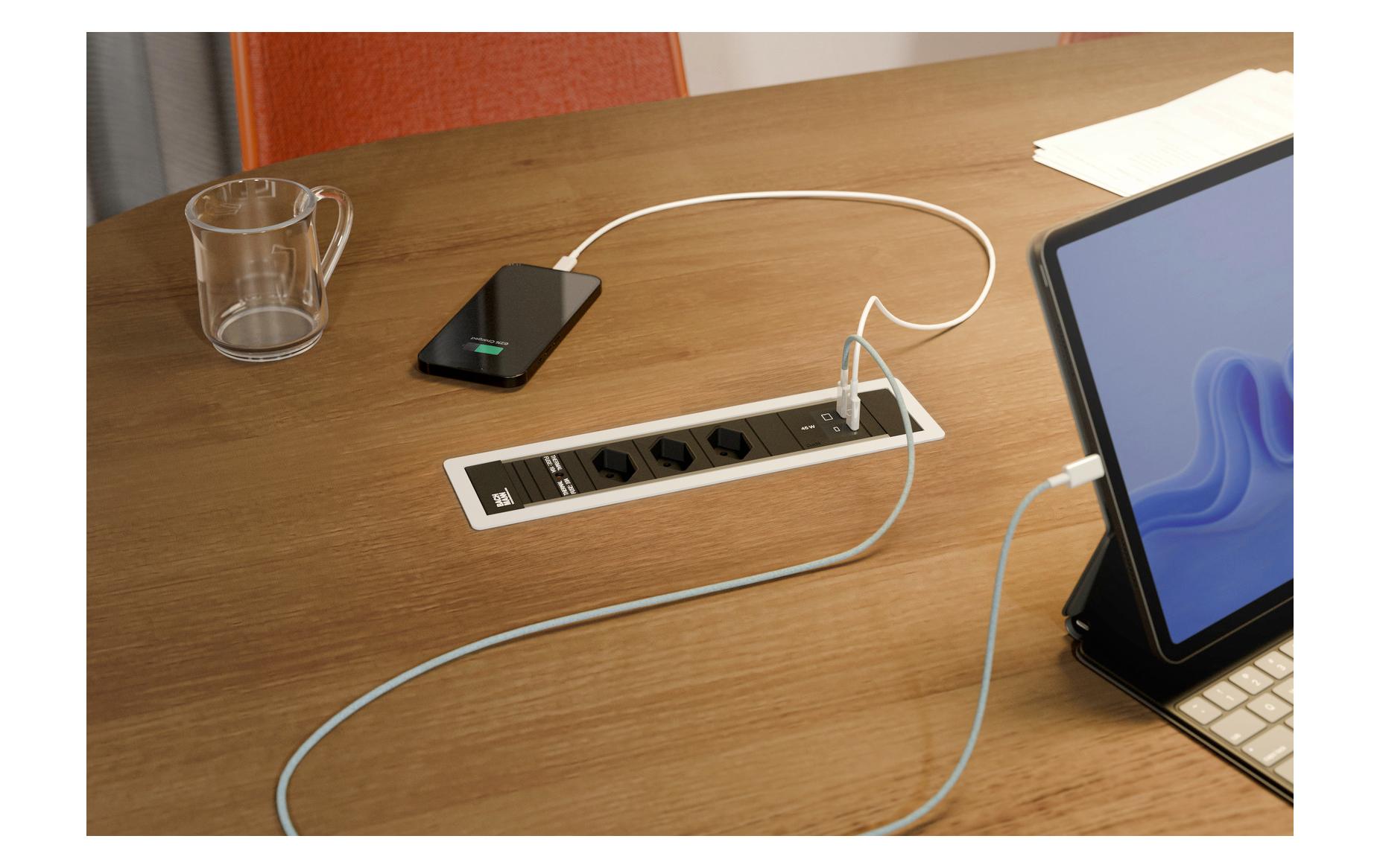 Bachmann Einbausteckerleiste POWER FRAME M 3xT13 1xUSB C/C 45W 0.2m