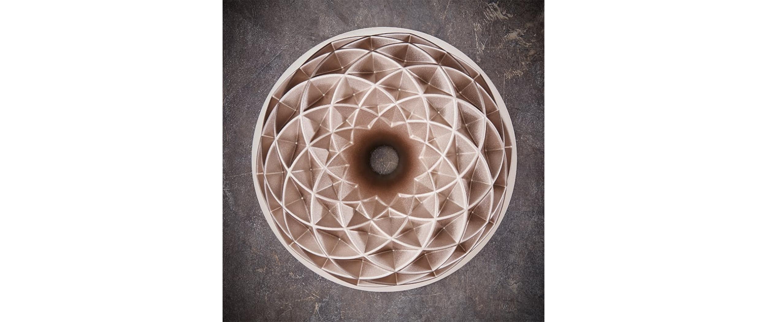 RBV Birkmann Gugelhupf-Backform Contoura Geo 24 cm, Gold