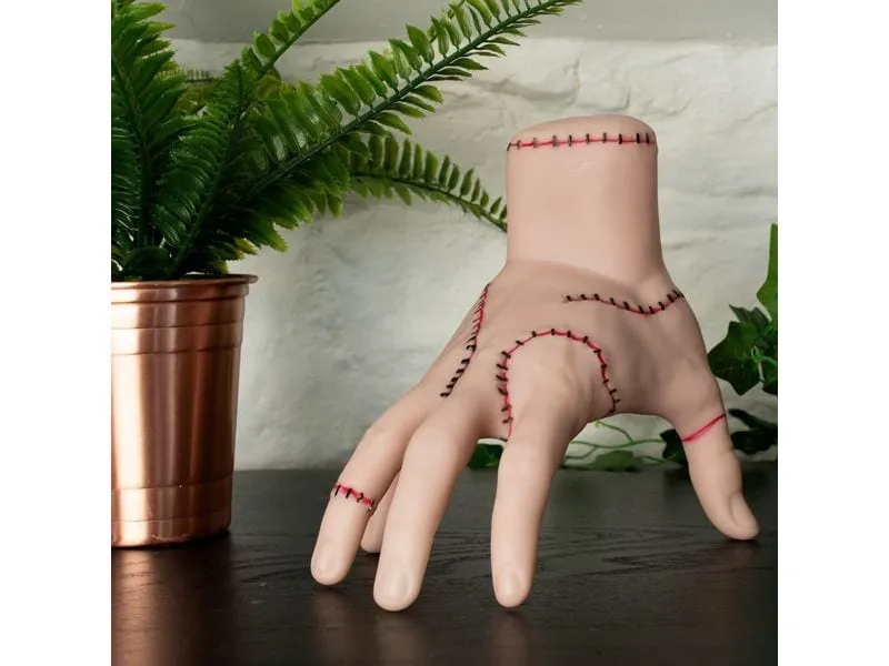 Thumbs Up! Wednesday Tischlampe im Design der kalten Hand Thumbs Up! Wednesday Tischlampe im Design der kalten Hand