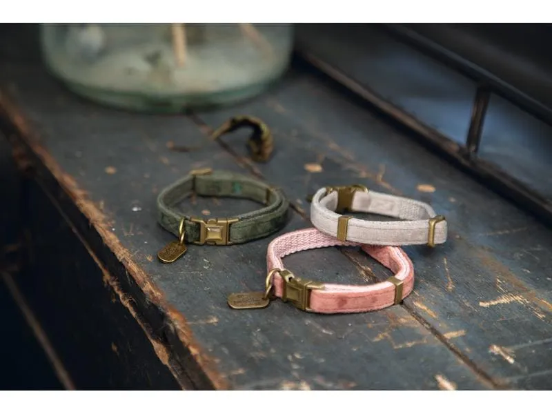 Designed by Lotte Katzenhalsband Velura Rosa Designed by Lotte Katzenhalsband Velura Rosa