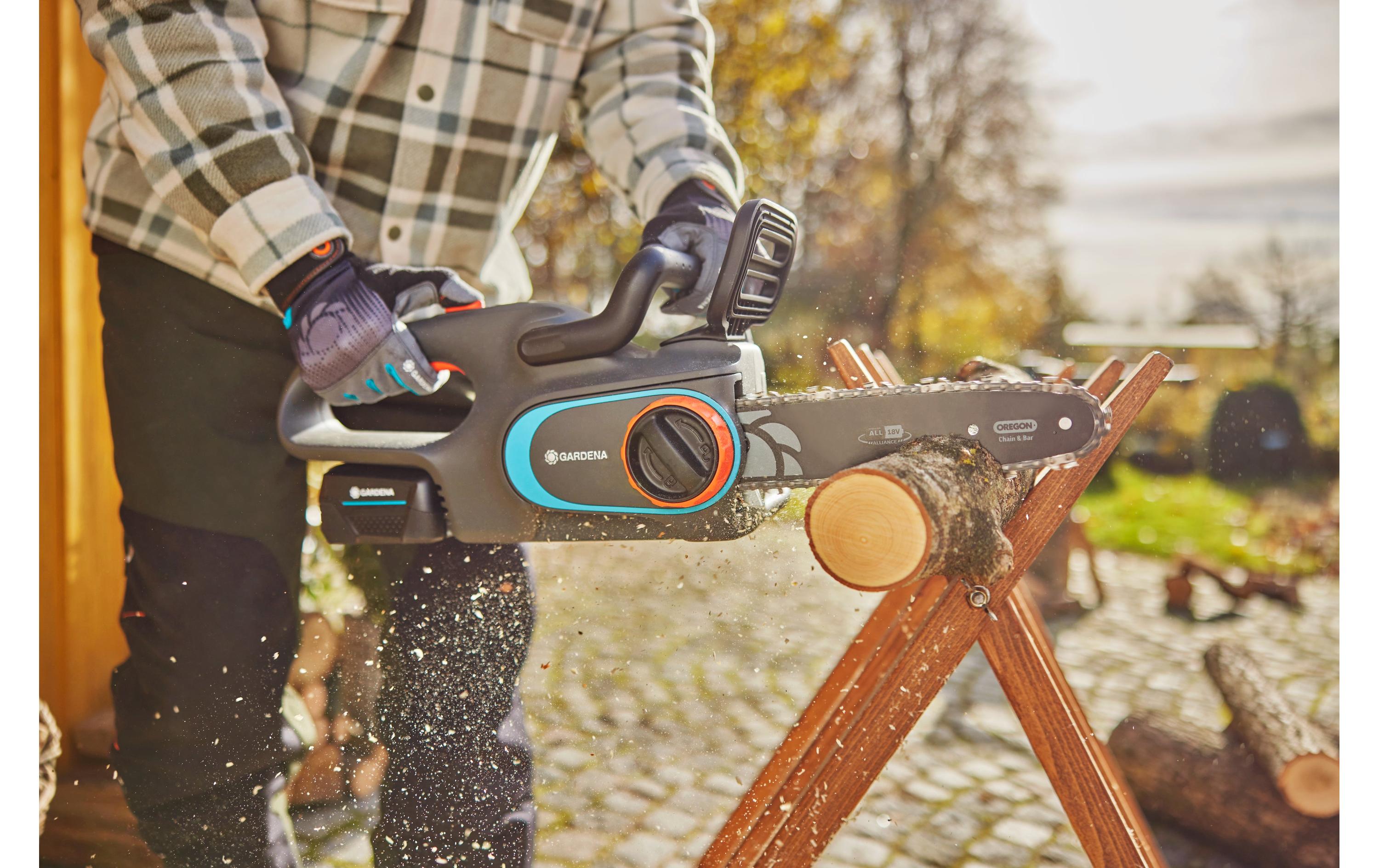 GARDENA Akku-Kettensäge PowerSaw Ready-To-Use GARDENA Akku-Kettensäge PowerSaw Ready-To-Use