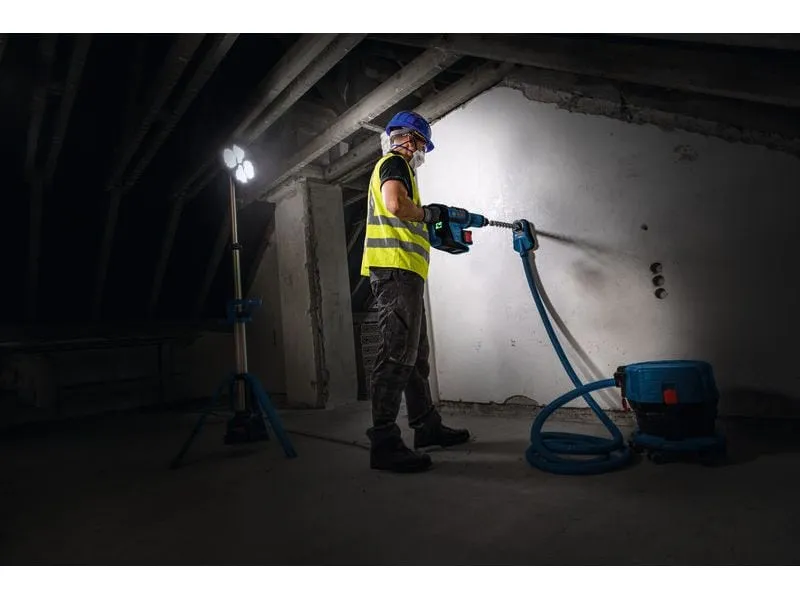 Bosch Professional Akku-Bauleuchte PRO GLT18V-5000 mit Stativ Bosch Professional Akku-Bauleuchte PRO GLT18V-5000 mit Stativ