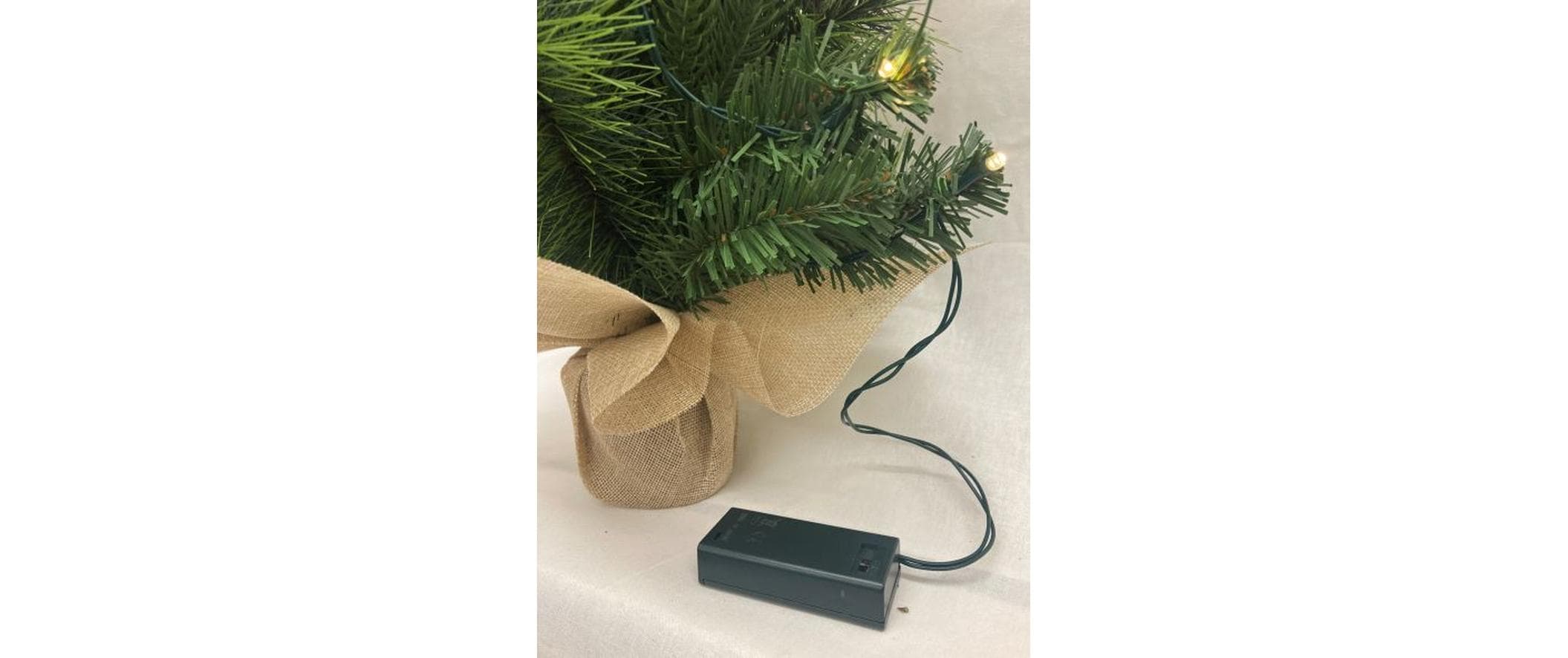 Dameco Weihnachtsbaum mit Jute-Topf, 15 LEDs, 50 cm, Grün