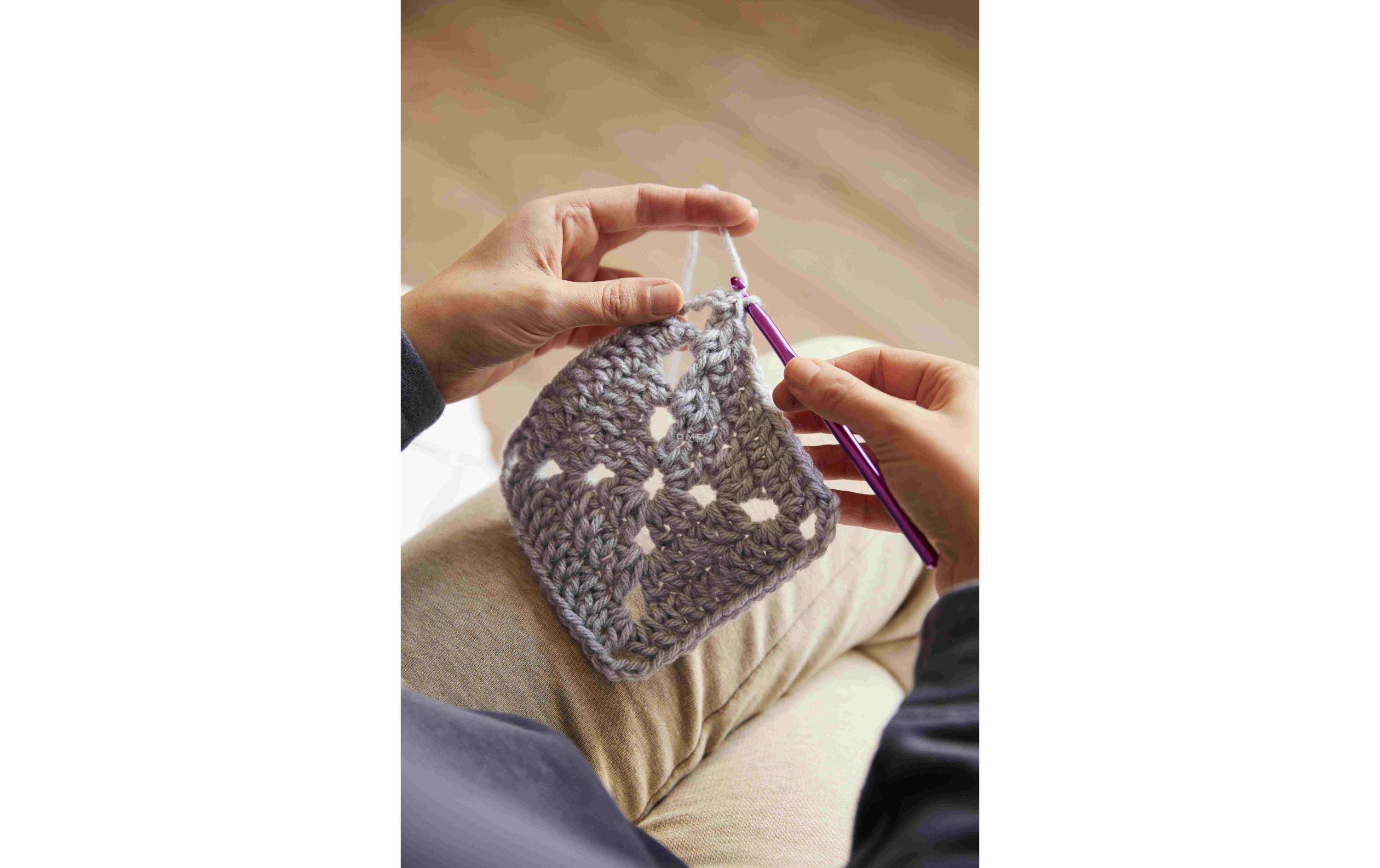 DMC Häkelset Mindful Making Kuscheldecke, 90 x 90 cm