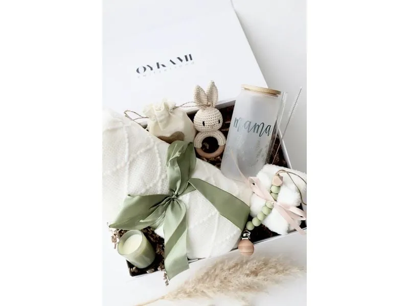 Oykami Mama und Baby Geschenkbox Weisse Decke «Kapstadt» Weiss/Grün Oykami Mama und Baby Geschenkbox Weisse Decke «Kapstadt» Weiss/Grün