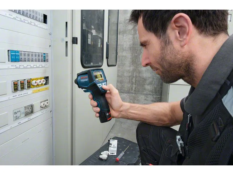 Bosch Professional Temperatur- und Feuchtigkeitsmessgerät GIS 1000 C, 12 V Akku Bosch Professional Temperatur- und Feuchtigkeitsmessgerät GIS 1000 C, 12 V Akku