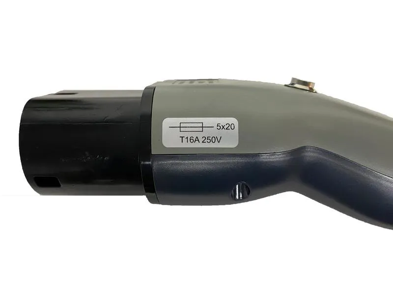 Elektroscout Adapter Typ 2 - CEE16 mit Entriegelung, 230 V, 16A Elektroscout Adapter Typ 2 - CEE16 mit Entriegelung, 230 V, 16A