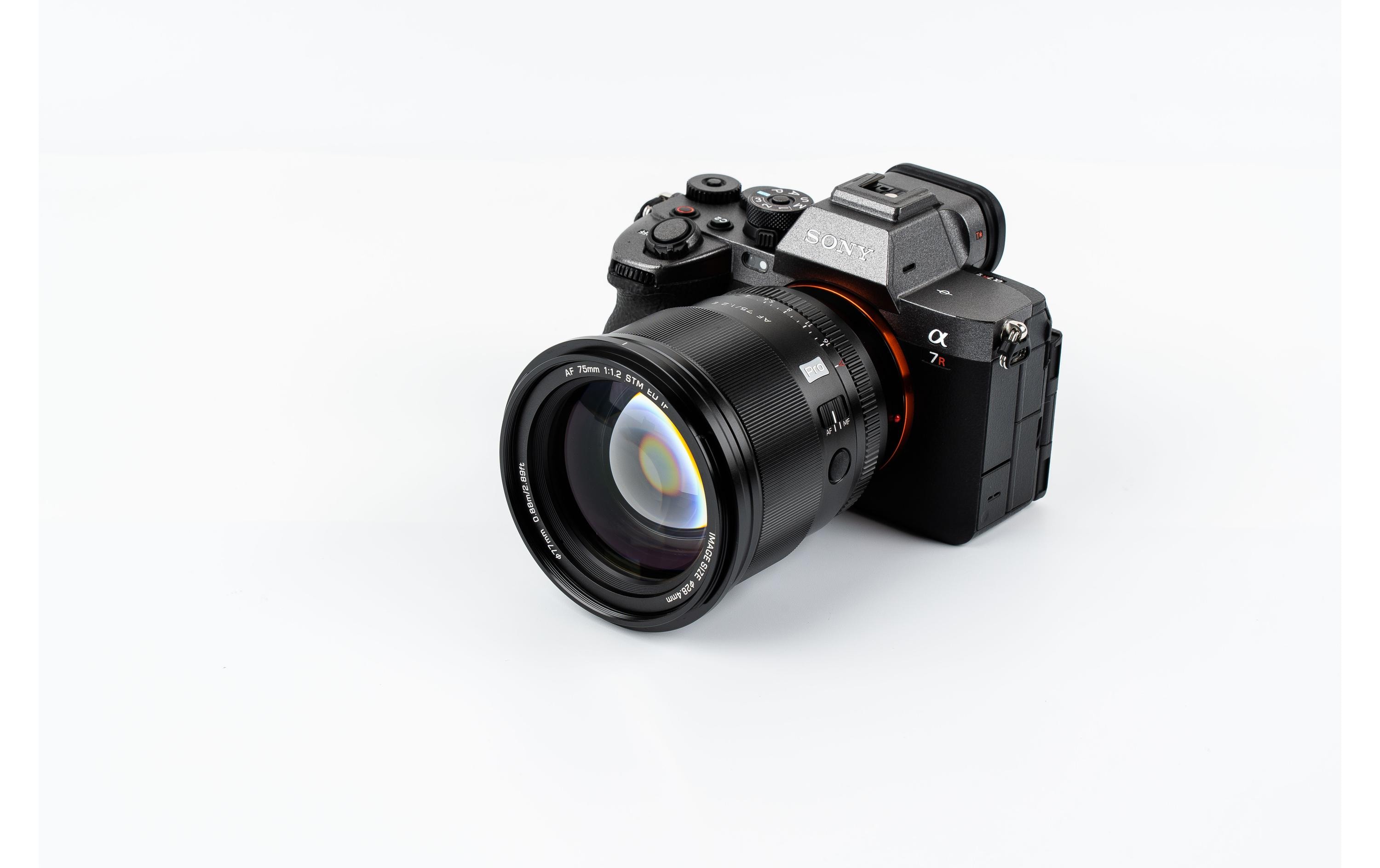 Viltrox Festbrennweite AF 75mm F/1.2 – Sony E-Mount