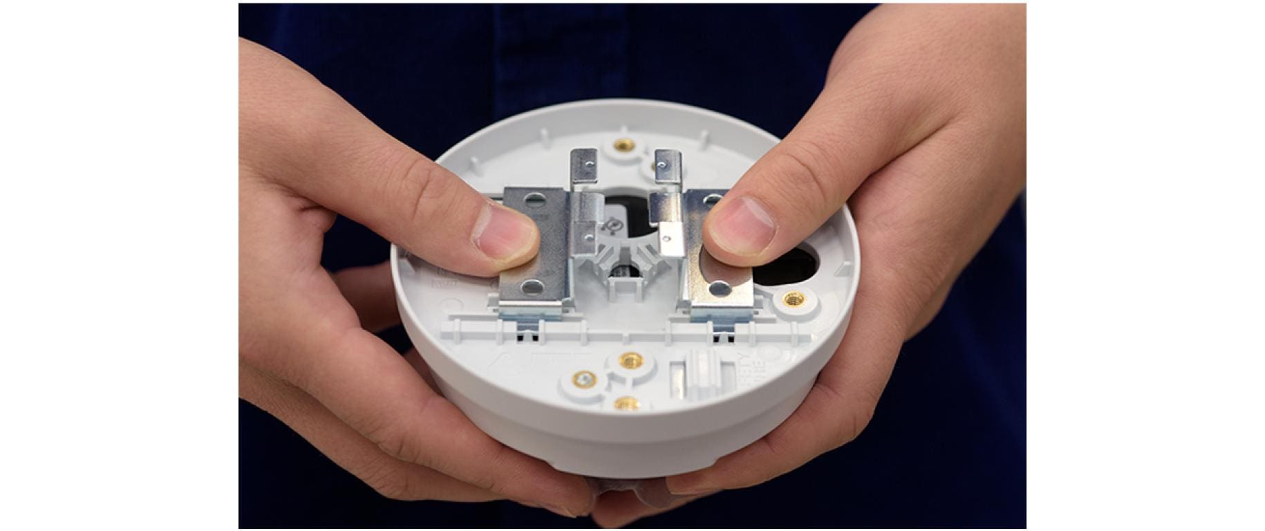 Axis Deckenhalterung T91A23 für Rasterdecken Weiss 4 Stück Axis Deckenhalterung T91A23 für Rasterdecken Weiss 4 Stück