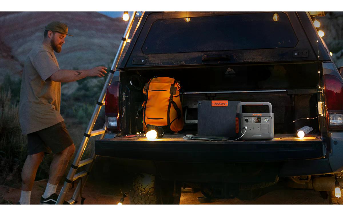 Jackery Power Station Explorer 300 Plus 288 Wh