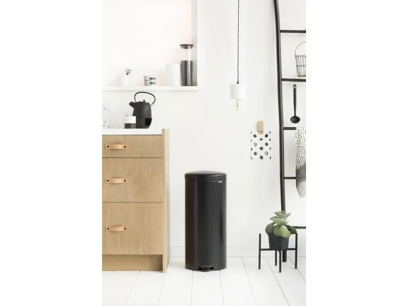 Brabantia Treteimer NewIcon 30 l, Matt Black Brabantia Treteimer NewIcon 30 l, Matt Black