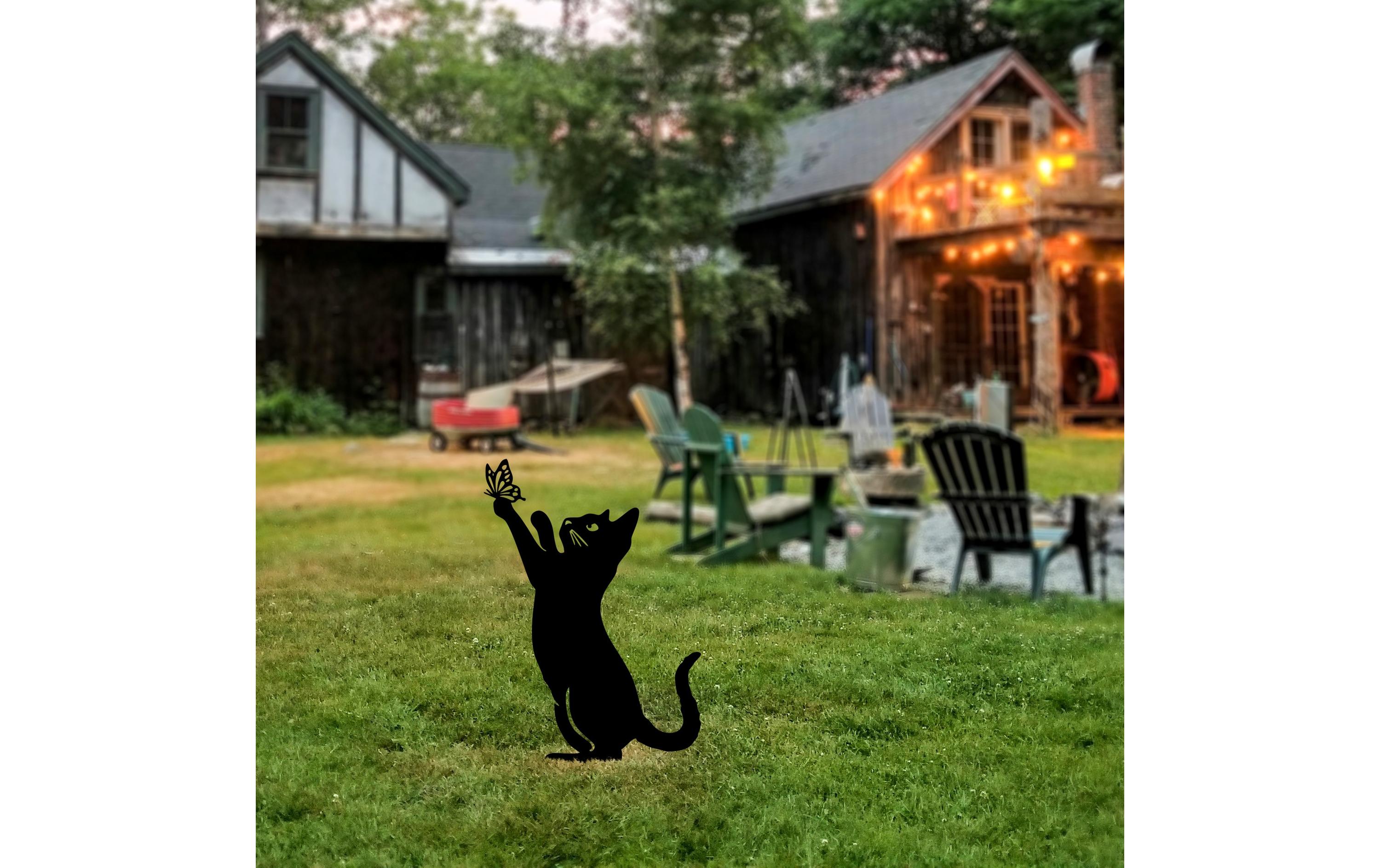 Wallxpert Gartenstecker Katze mit Schmeterling 49 x 24 cm