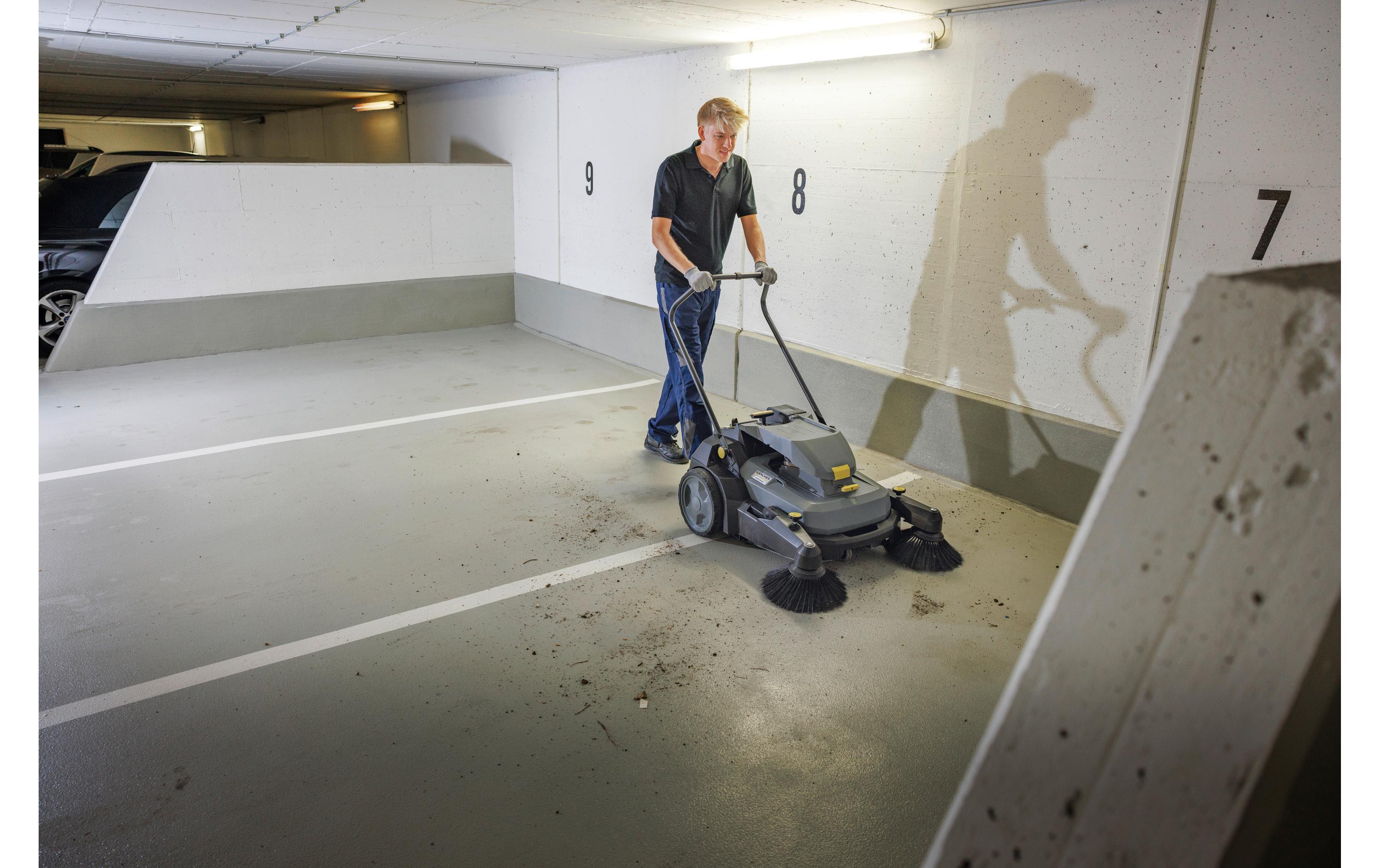 Kärcher Professional Akku-Kehrmaschine KM 70/30 C Bp 2SB