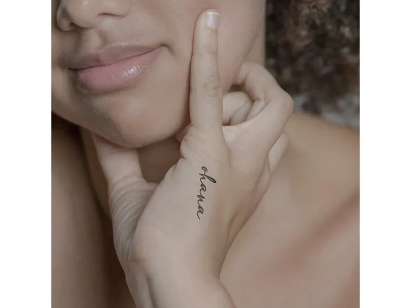 minink Tattoo Schrift Ohana Grösse: S (4.4 cm x 1.5 cm) minink Tattoo Schrift Ohana Grösse: S (4.4 cm x 1.5 cm)
