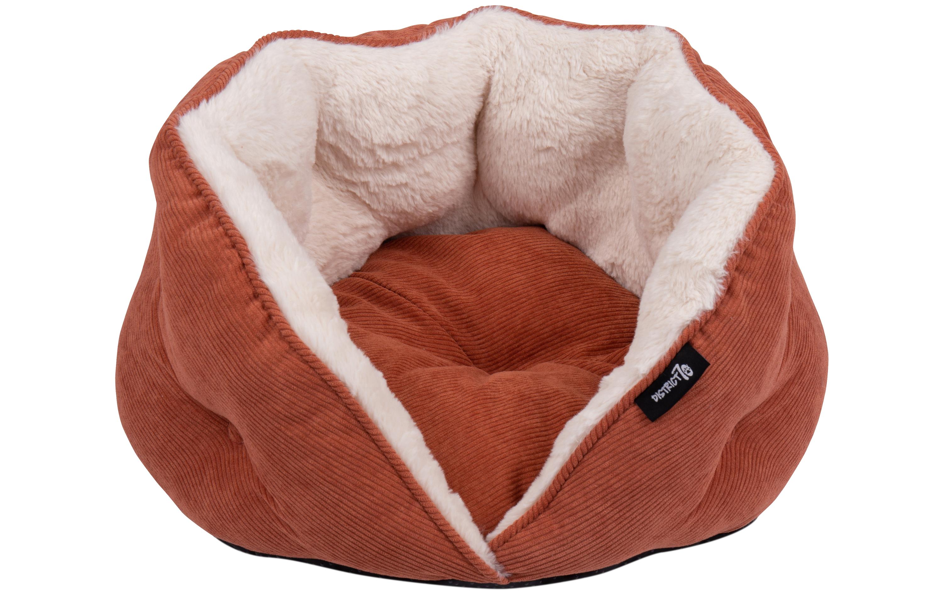 District 70 Kuschelsack Tuck, Terra