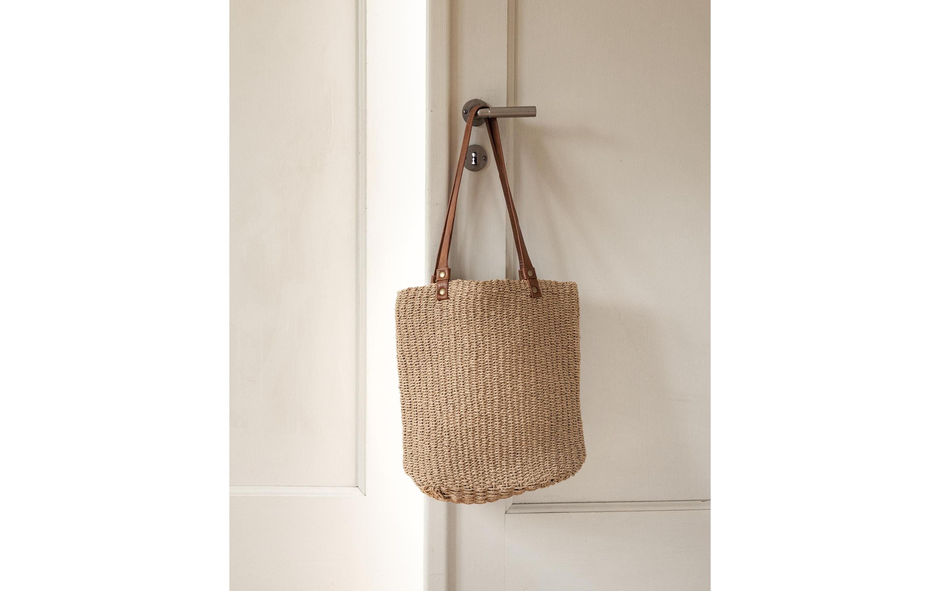 Esmée Schultertasche Braun, 42 x 36 cm