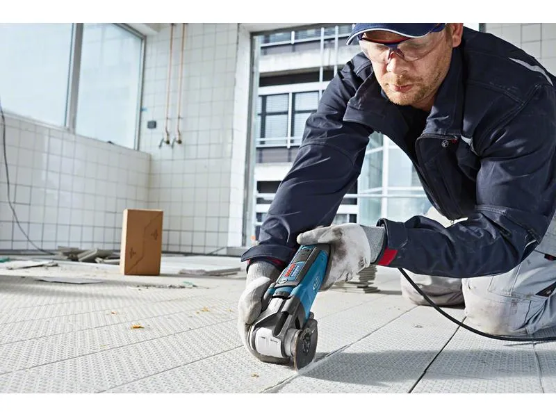 Bosch Professional Oszillierer Multi-Cutter GOP 55-36 inkl. L-BOXX & Zubehör Bosch Professional Oszillierer Multi-Cutter GOP 55-36 inkl. L-BOXX & Zubehör
