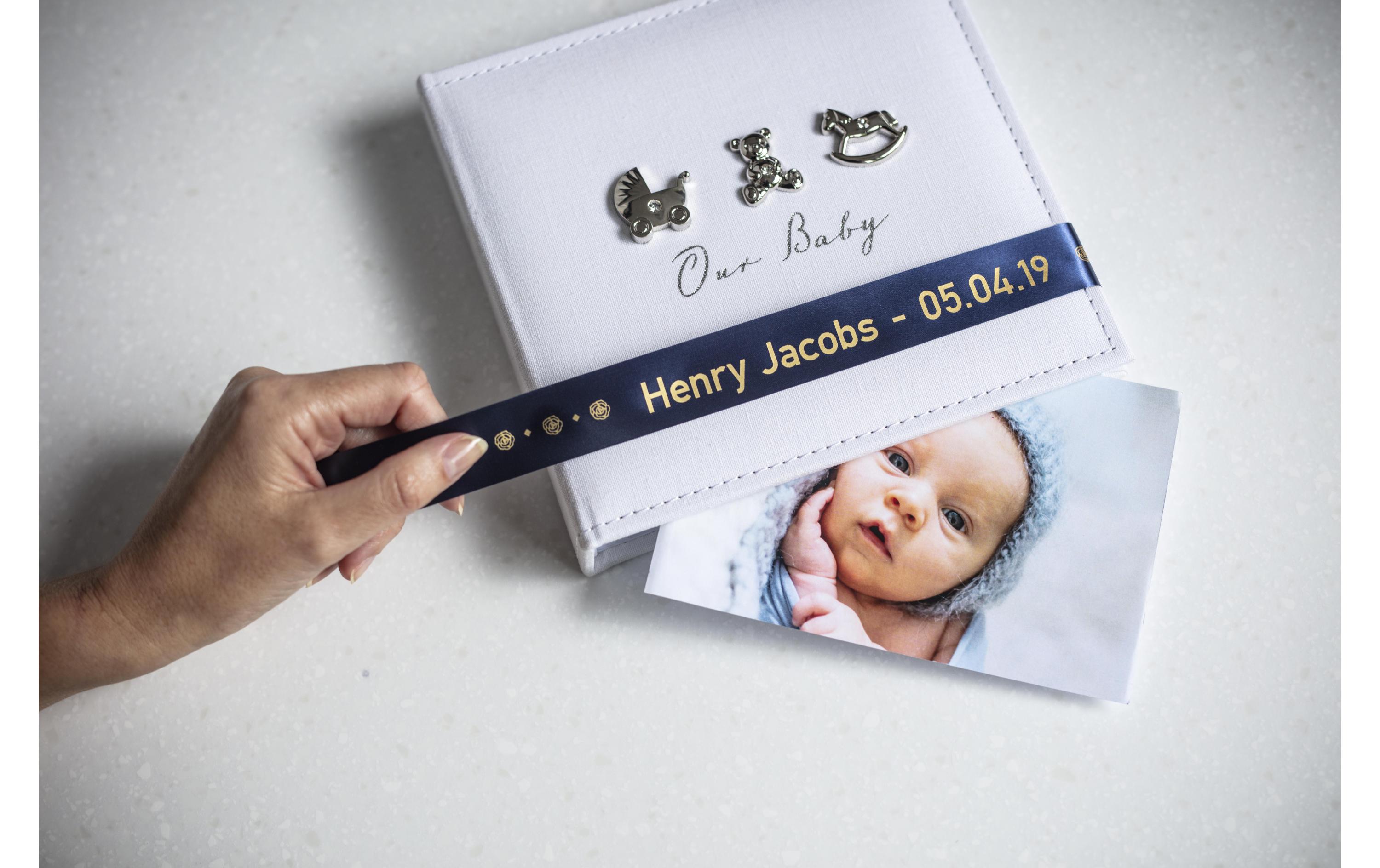 Brother Beschriftungsband TZe-RN54 Gold auf Dunkelblau, 24mm