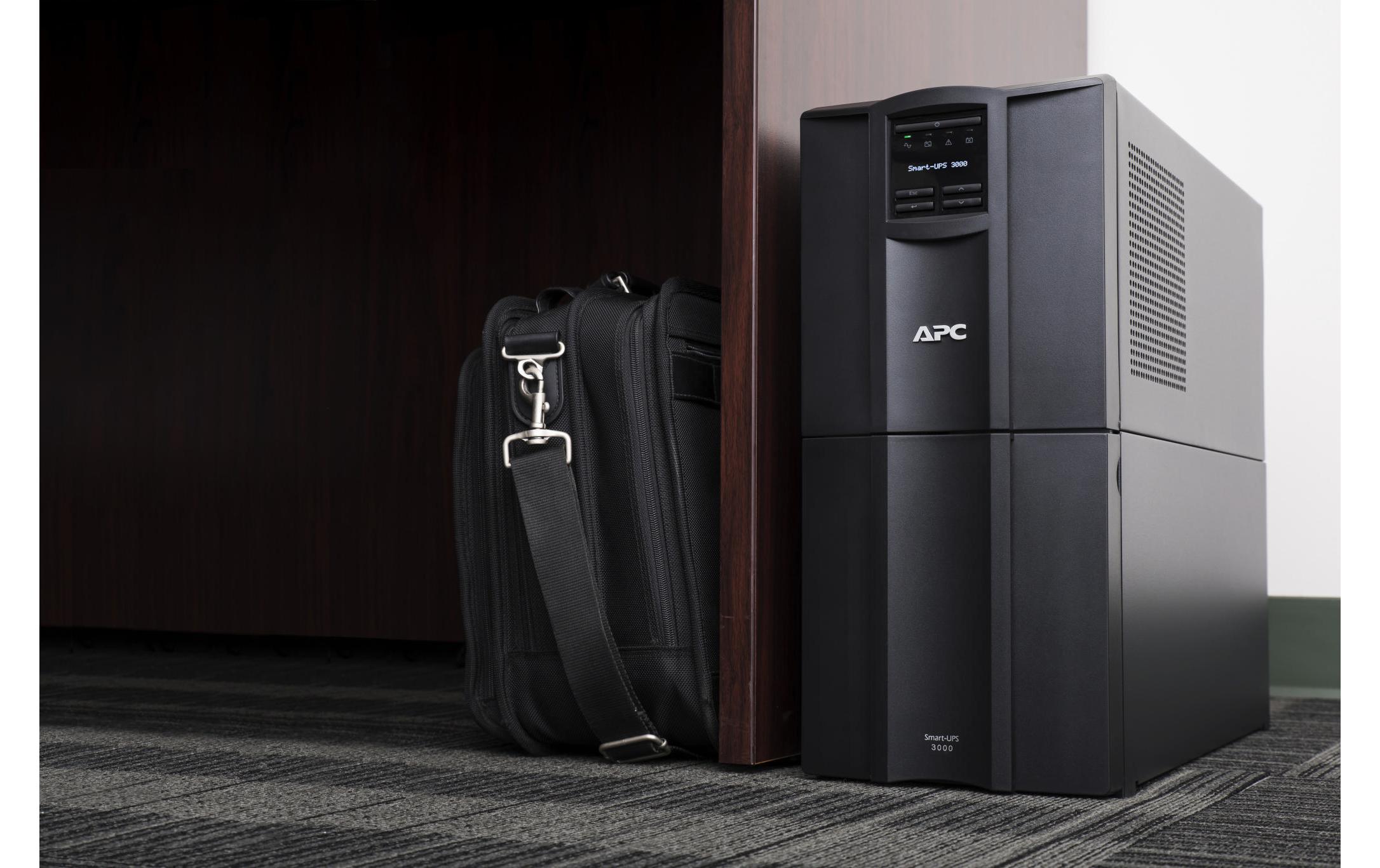 APC USV SMT3000IC 3000 VA / 2700 W