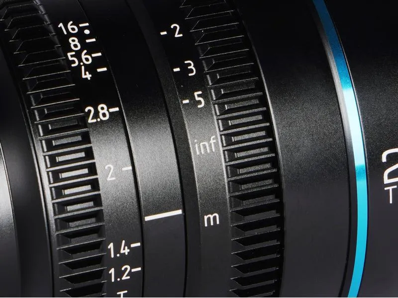Sirui Festbrennweite Nightwalker 24 mm T1.2 S35 – Fujifilm X-Mount Sirui Festbrennweite Nightwalker 24 mm T1.2 S35 – Fujifilm X-Mount