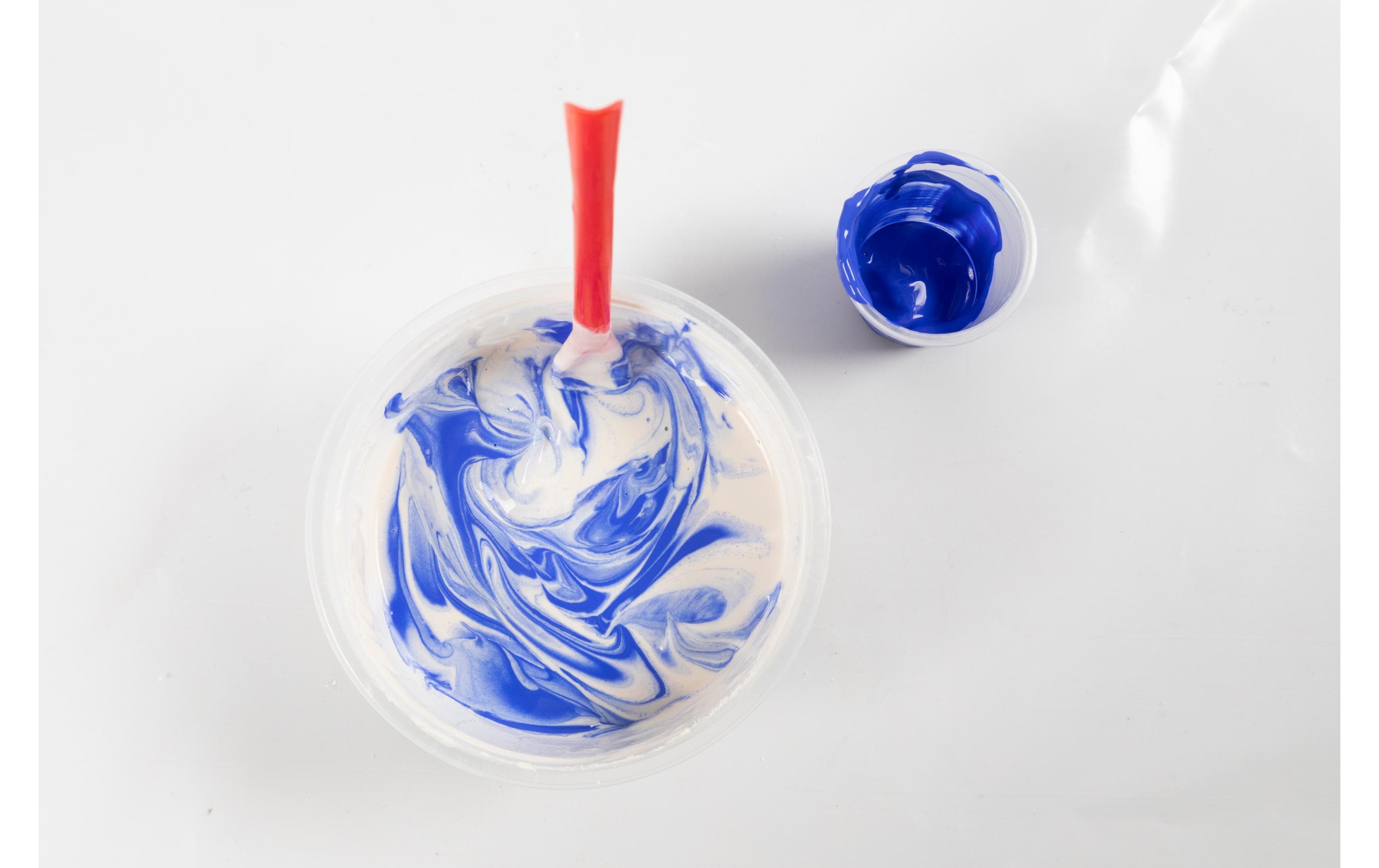 Creativ Company Giessharz Resin Tablett mit Marmorierung Blau/Weiss