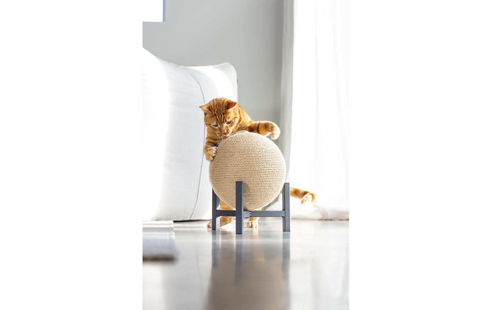 Designed by Lotte Metall Kratzball Tyra 27 x 27 x 33 cm