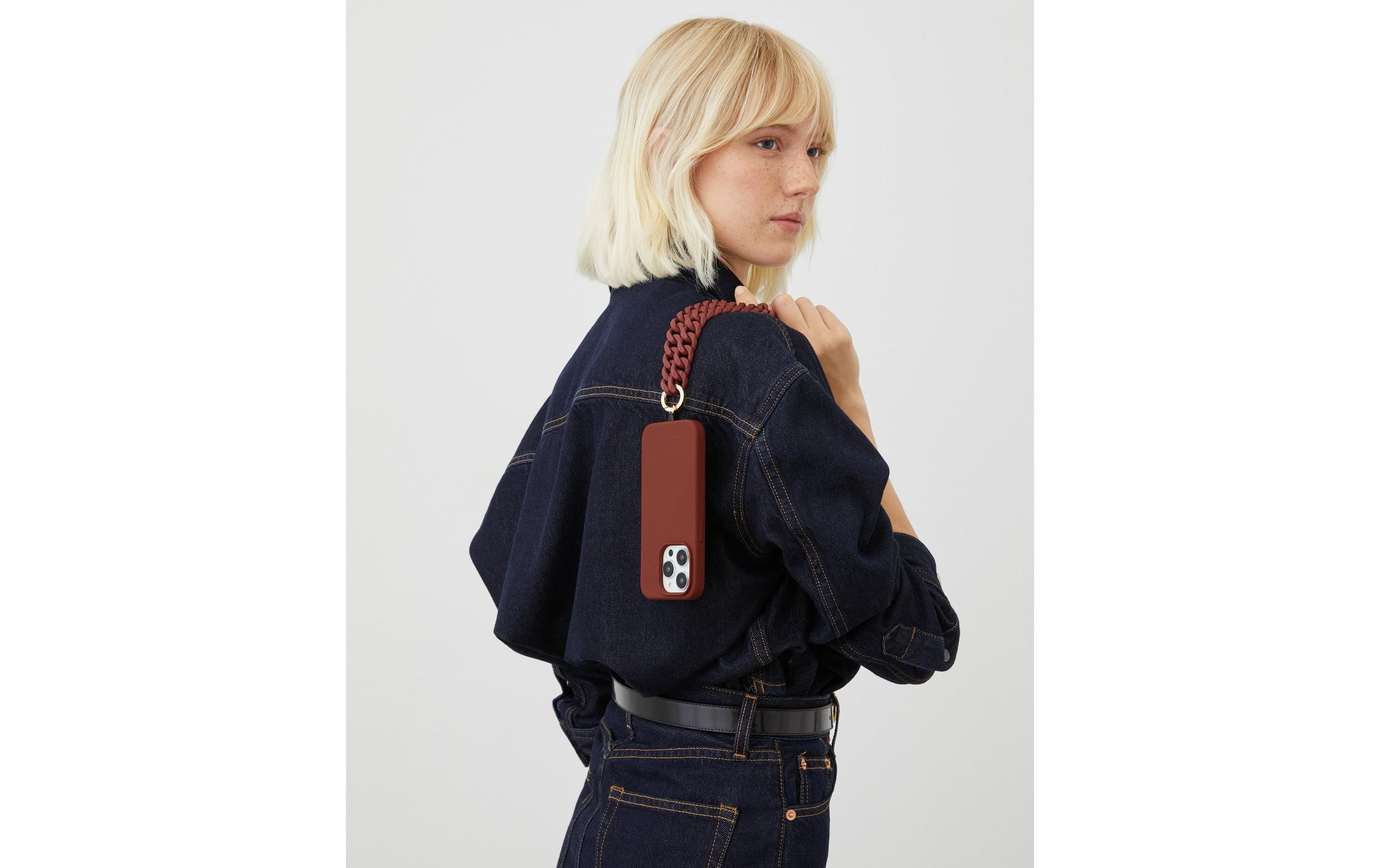 Ideal of Sweden Back Cover Silicone iPhone 15 Plus Dark Amber