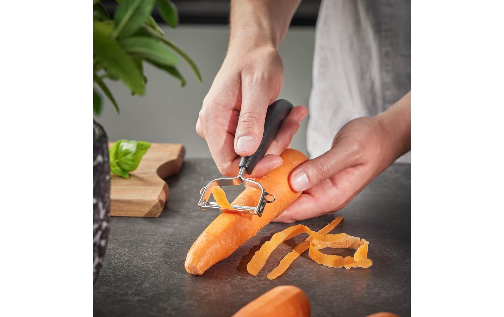 GEFU Sparschäler Universale 15.1 cm, Schwarz/Silber