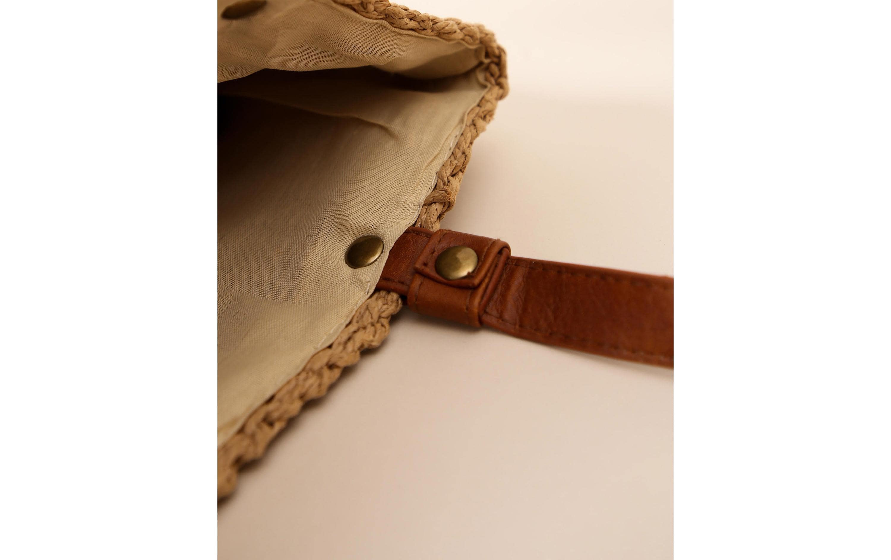 Esmée Schultertasche Braun, 42 x 36 cm