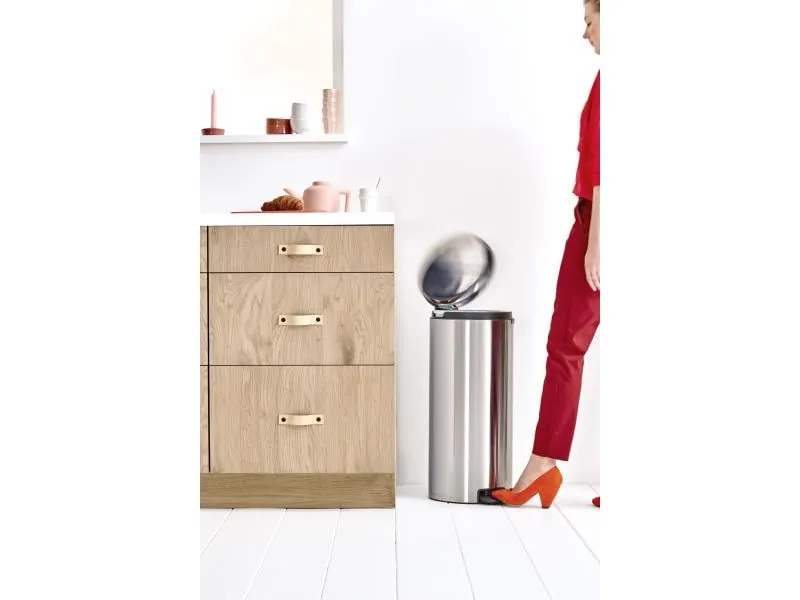 Brabantia Treteimer NewIcon Fingerprint proof 30 l, Matt Steel Brabantia Treteimer NewIcon Fingerprint proof 30 l, Matt Steel