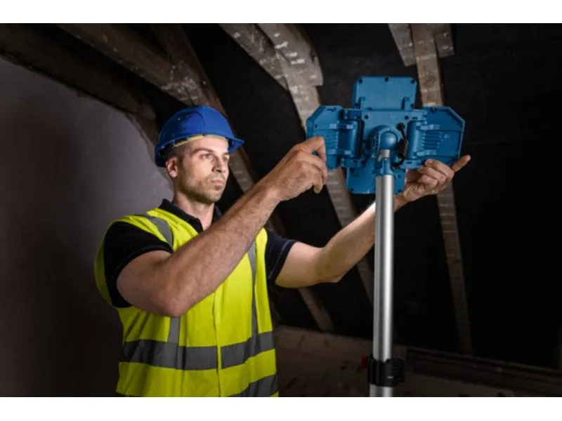 Bosch Professional Akku-Bauleuchte PRO GLT18V-5000 mit Stativ