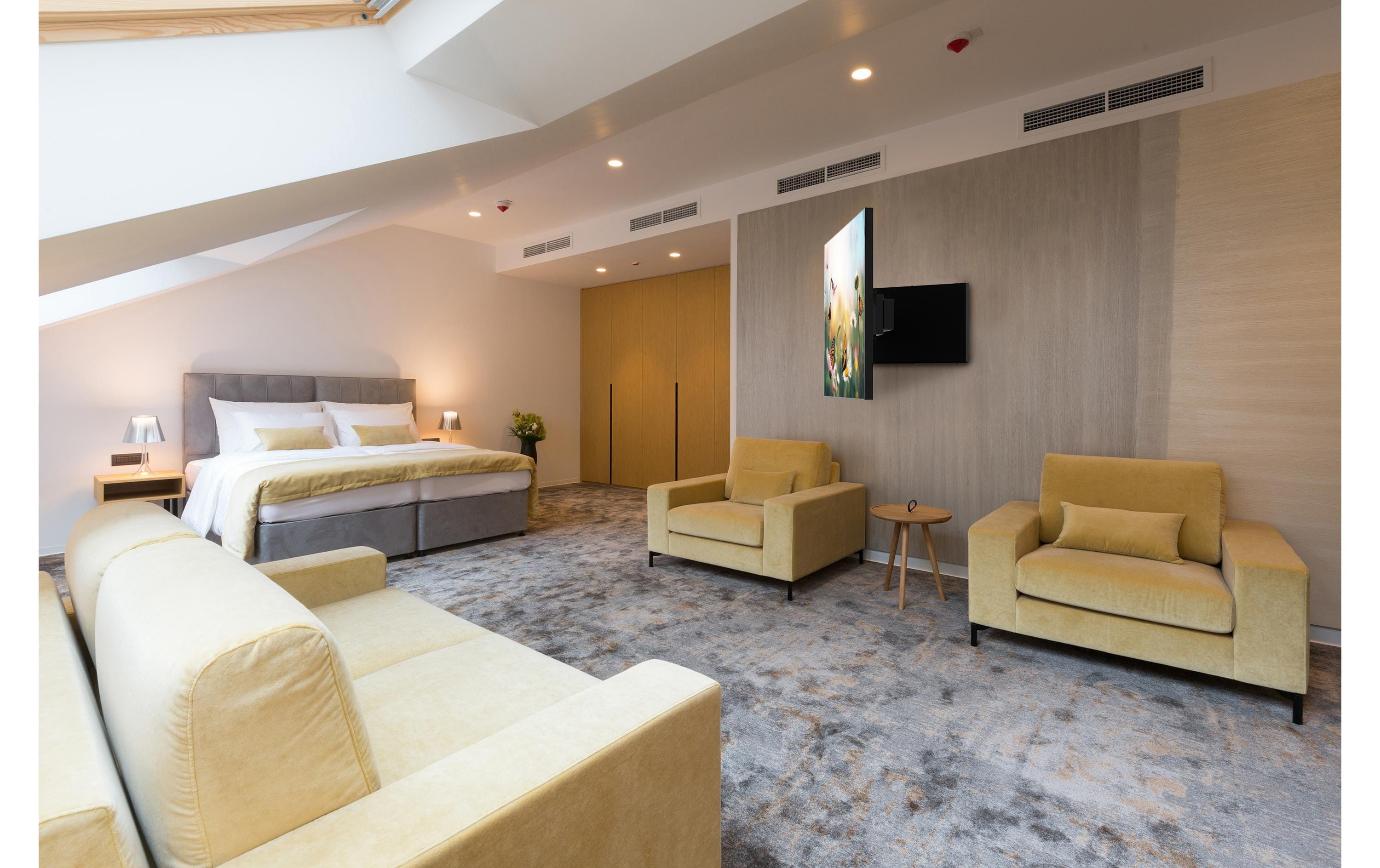 Peerless-AV Wandhalterung HPF665 55-75, schwenkbar