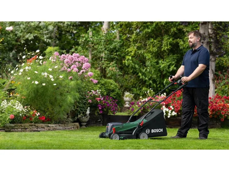 Bosch Akku-Rasenmäher UniversalRotak 2x18V-37-550 Solo Bosch Akku-Rasenmäher UniversalRotak 2x18V-37-550 Solo