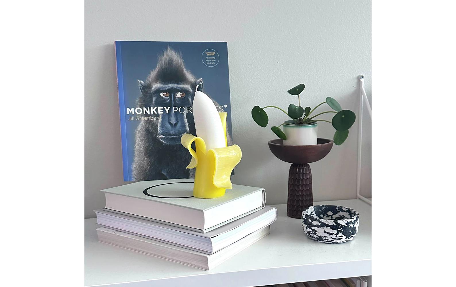 54Celsius Kerze Big Banana 16.5 cm x 9 cm, Gelb/Weiss