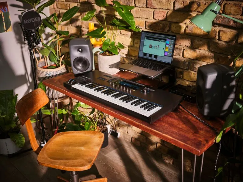 Native Instruments Keyboard Controller Kontrol S49 MK3 inkl. Upgr. 15 Standard Native Instruments Keyboard Controller Kontrol S49 MK3 inkl. Upgr. 15 Standard