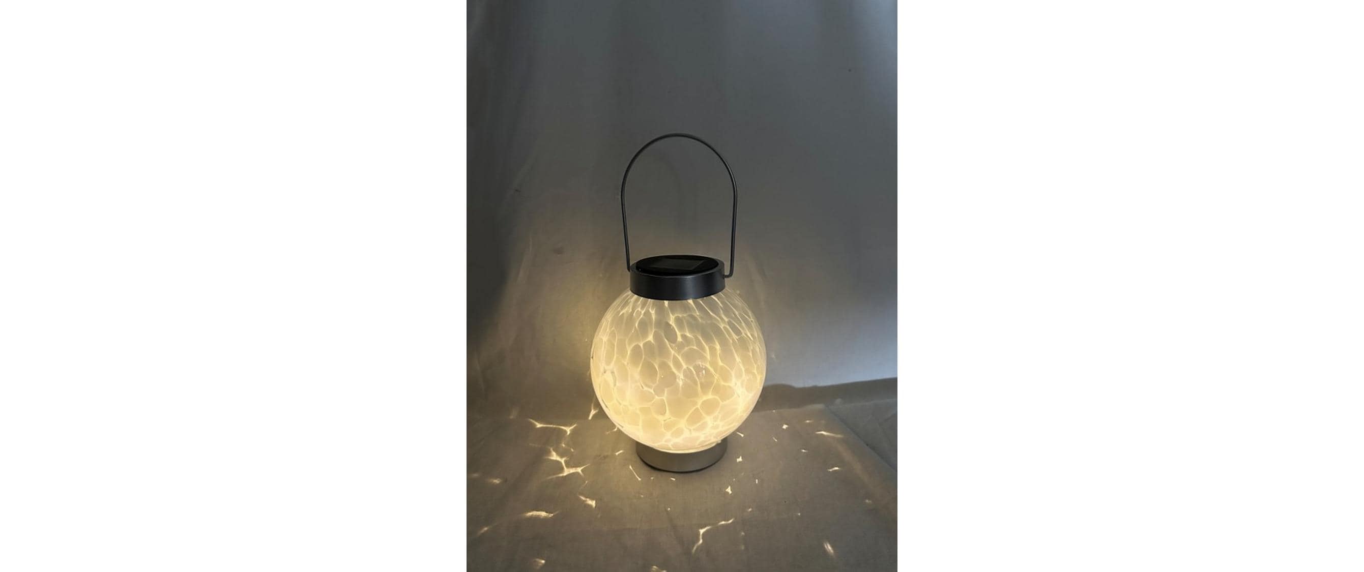 Dameco LED Solar Laterne aus Glas rund mit 1 LED in Weiss Dameco LED Solar Laterne aus Glas rund mit 1 LED in Weiss