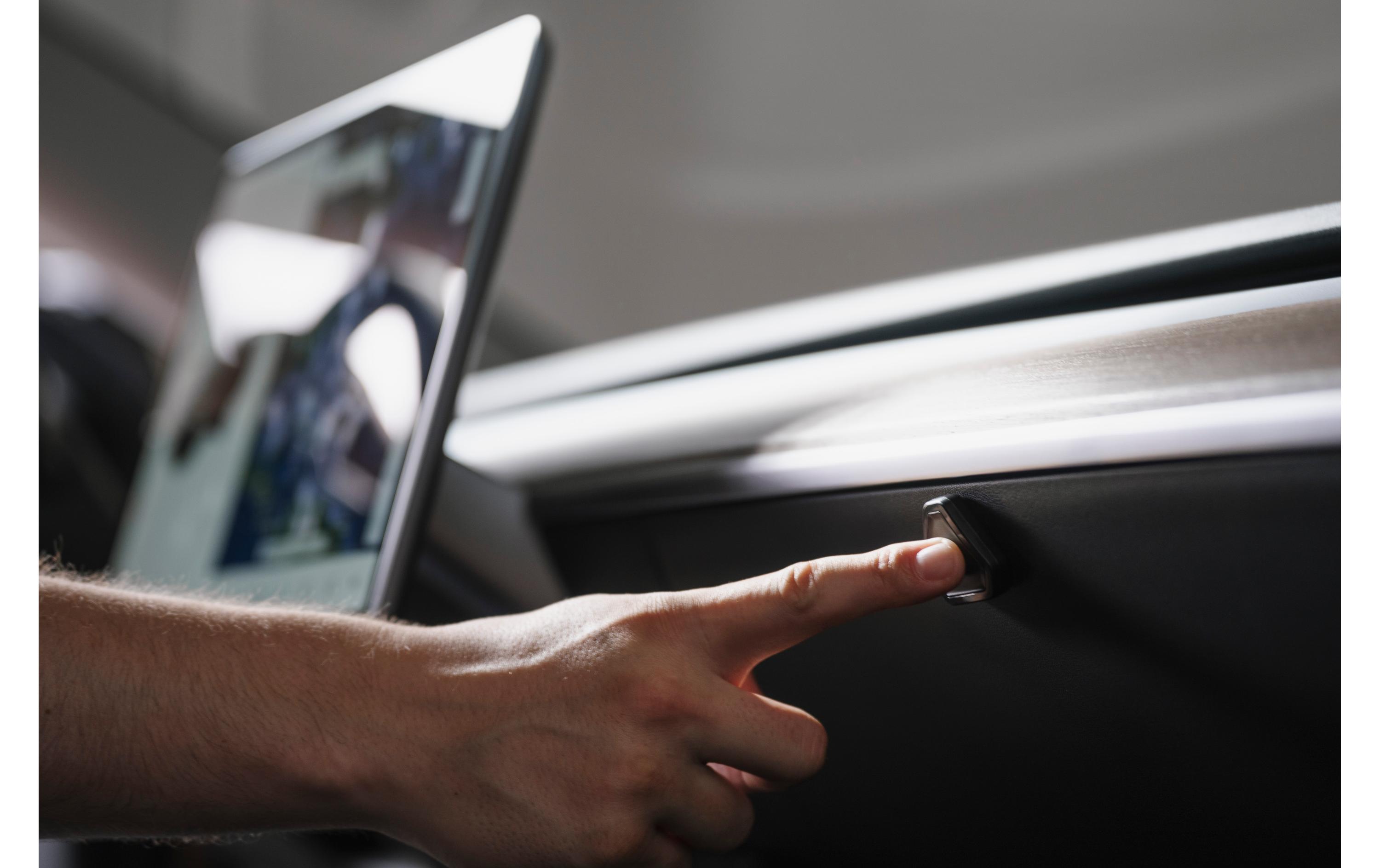 Enhance Commander + 4 S3XY Buttons für Tesla (Gen2)