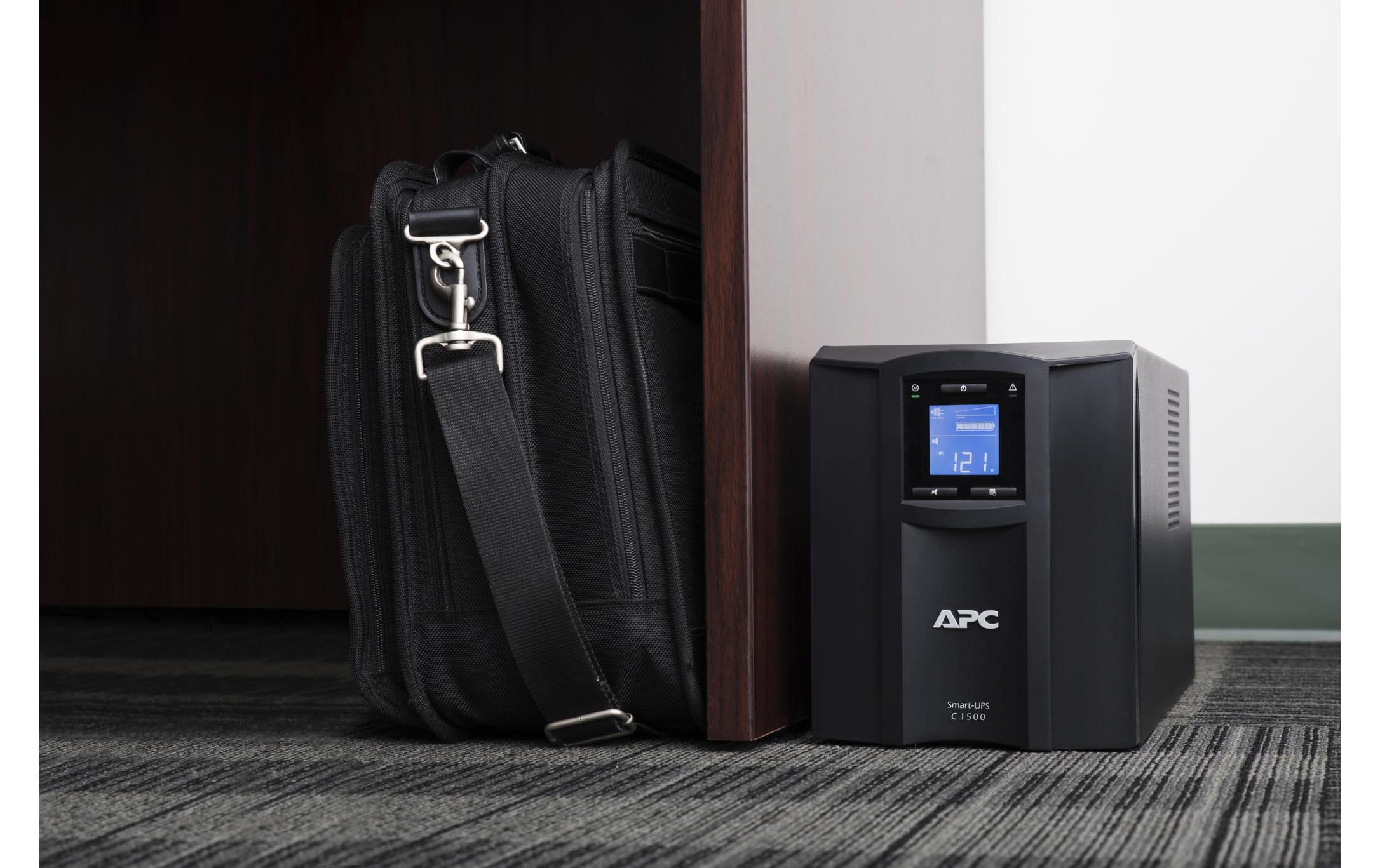 APC USV SMC1500IC 1500 VA / 900 W